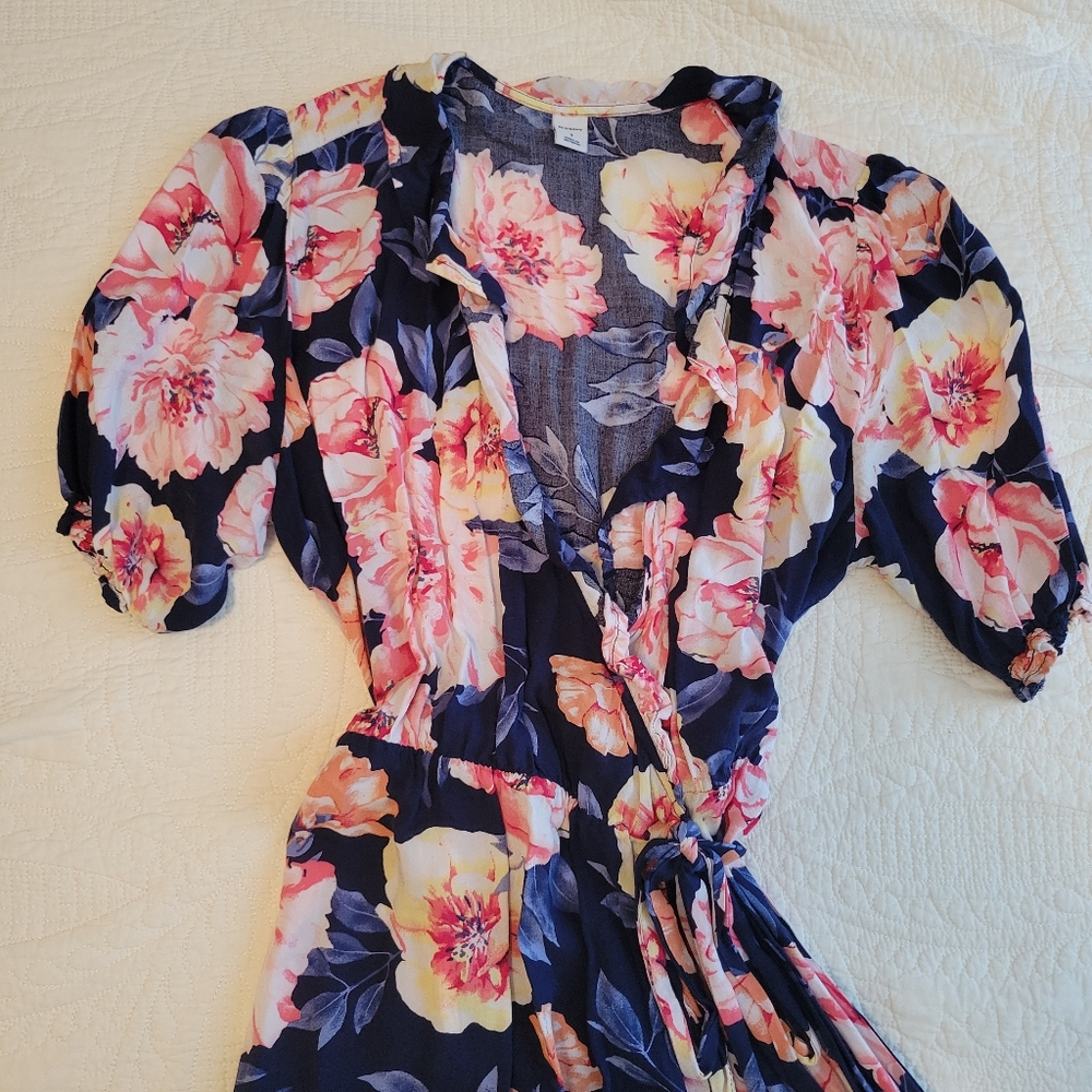 Old Navy Ruffled Midi Wrap Dress - Picture 4 of 11